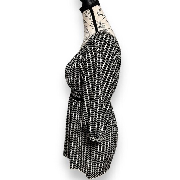 Max Studio S Black Cream Boho Geometric Tunic Top Empire Waist Stretch Y2K - Picture 3 of 8